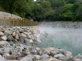 Suối nước nóng Bang – Địa điểm thư giãn tuyệt vời khi đến Quảng Bình